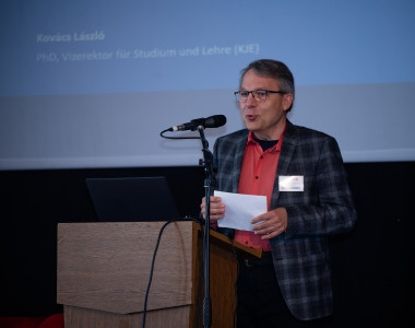 Dr. Kovács László plenáris előadása az Országos Némettanári Konferencián